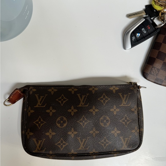 Louis Vuitton Monogram Clutch Pouch - Picture 6 of 9